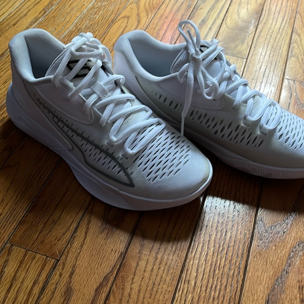 White puma women size 8 sneakers